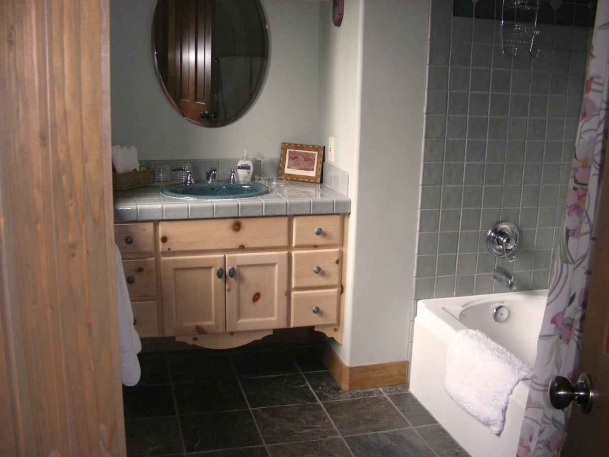 Hideaway Lodge B And B Woodinville Bagian luar foto